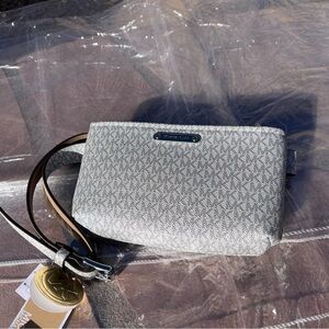 ⬇️💲MICHAEL Michael Kors NWT Women’s Boxed Belt Bag Color Silver